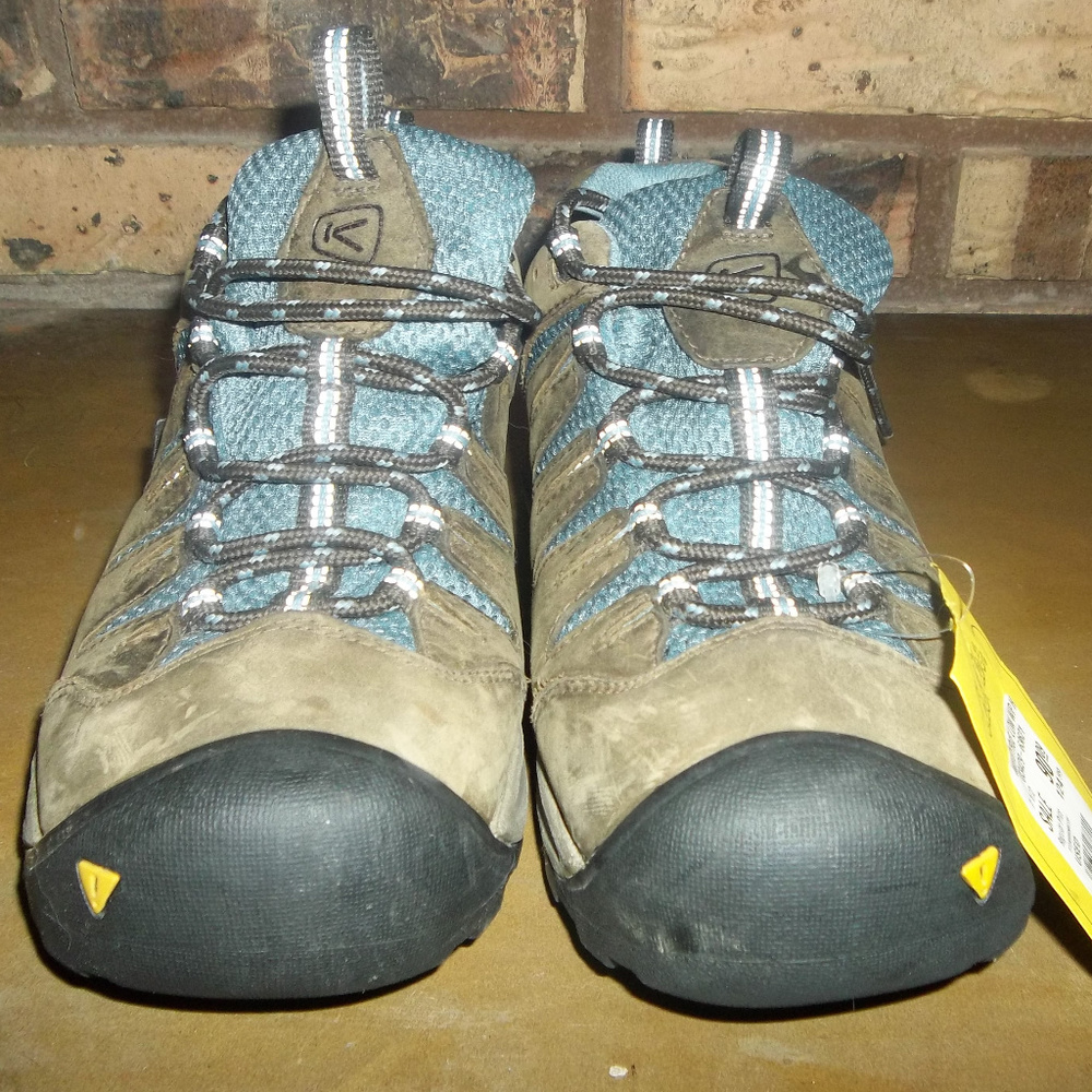 Tennis Shoes